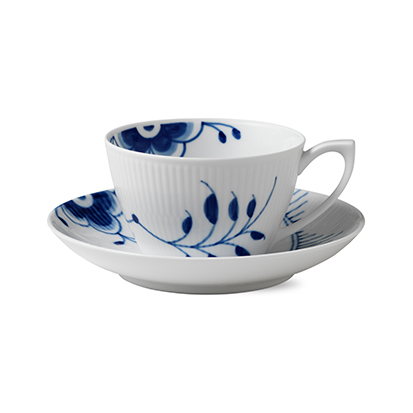 Blue Fluted Mega tekopp med fat, 28 cl