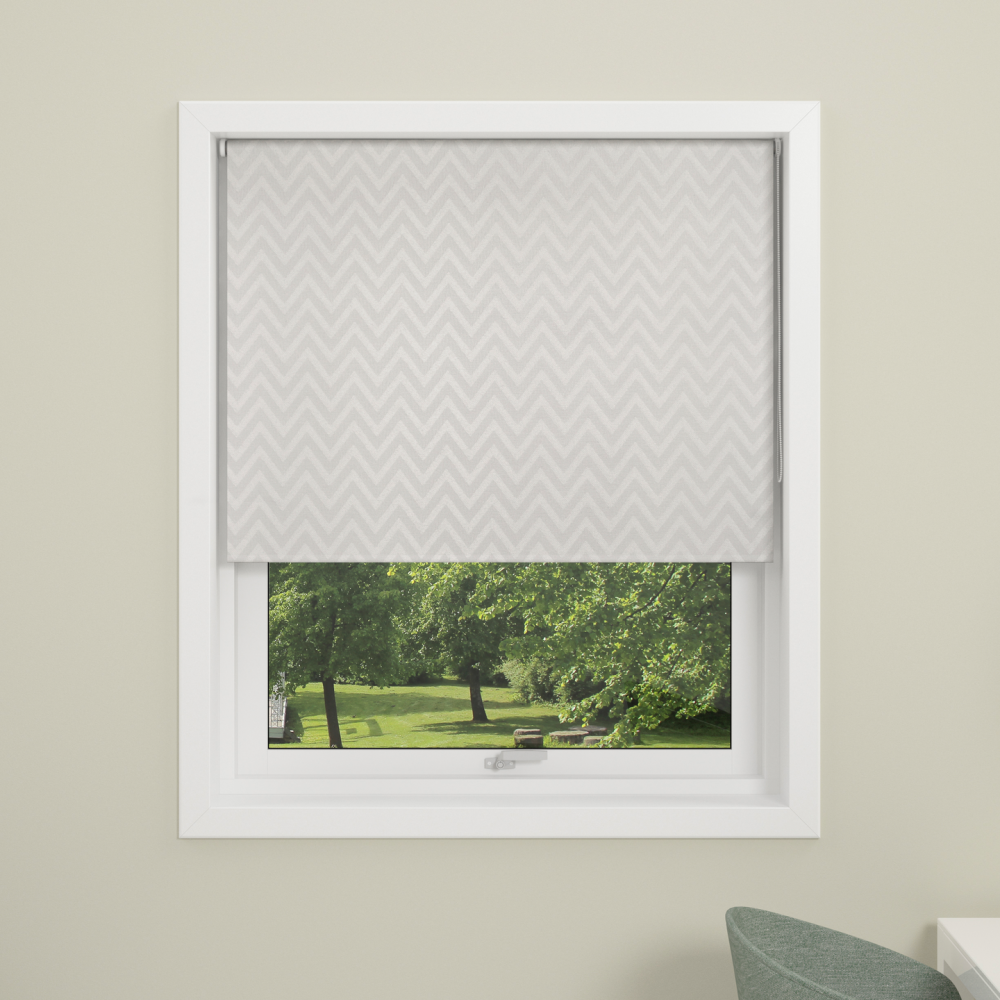 RULLGARDIN DEBEL ML. VIT ZIGZAG 140X